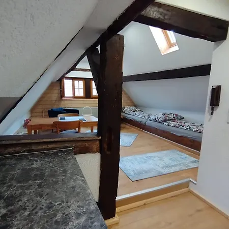 公寓 Dachgeschosswohnung In Der Altstadt Inklusive Pkw-parkplatz *